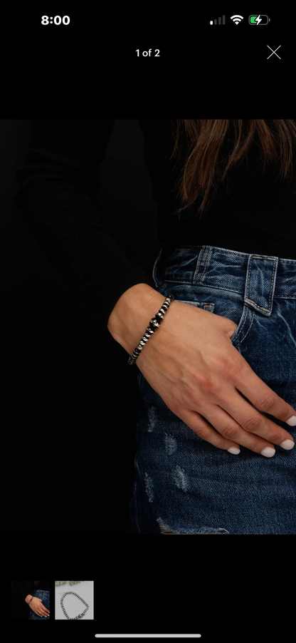 Single Strand Silver and Black Rondell
Bead Stretch Bracelet